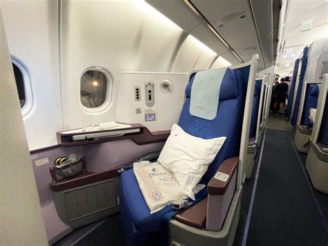 Review: China Eastern Business Class 33H (CGK.
